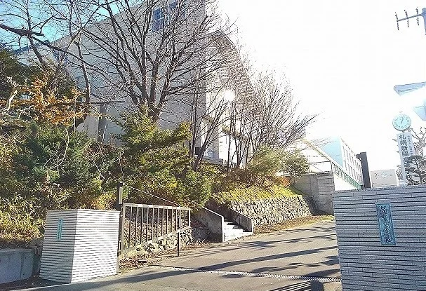 札幌新陽高等学校まで600m