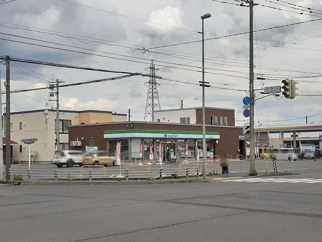 ファミリーマートまで550m