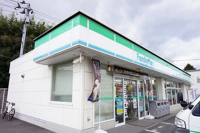 ファミリーマート泉インター店まで90m