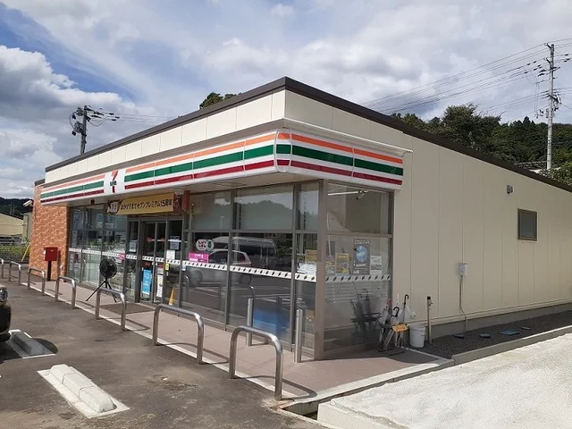 セブンイレブン川俣町鶴沢宮前店まで550m