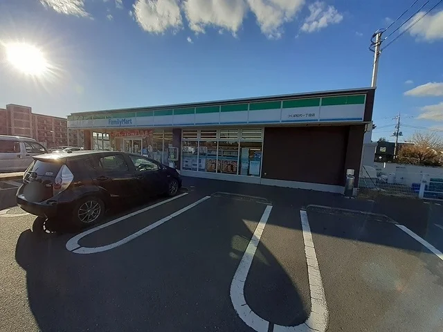 ファミリーマートまで200m