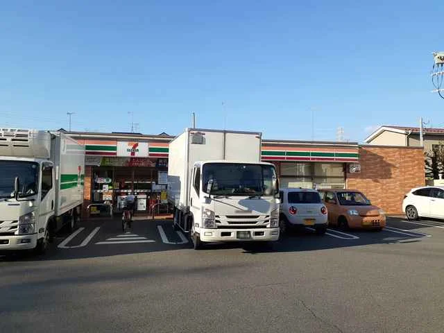 セブンイレブンまで423m