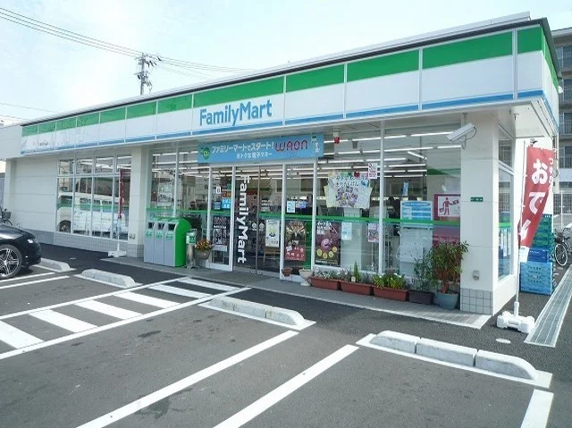 ファミリーマートまで450m