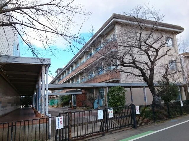 高崎市立新高尾小学校まで1600m