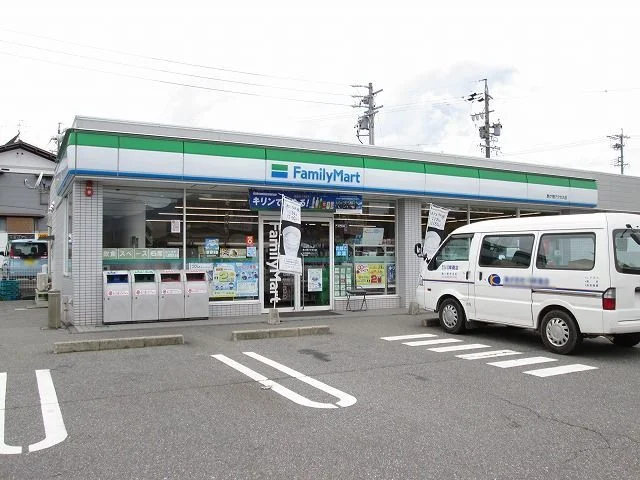 ファミリーマート駒ヶ根アクセスまで300m