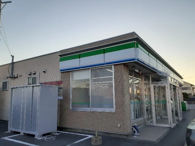 ファミリーマート磐田福田中央店まで350m