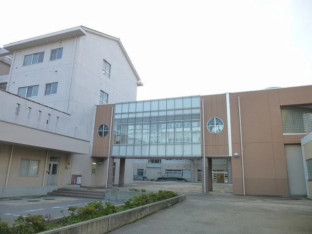 津幡中学校まで600m