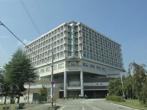 富山赤十字病院まで910m