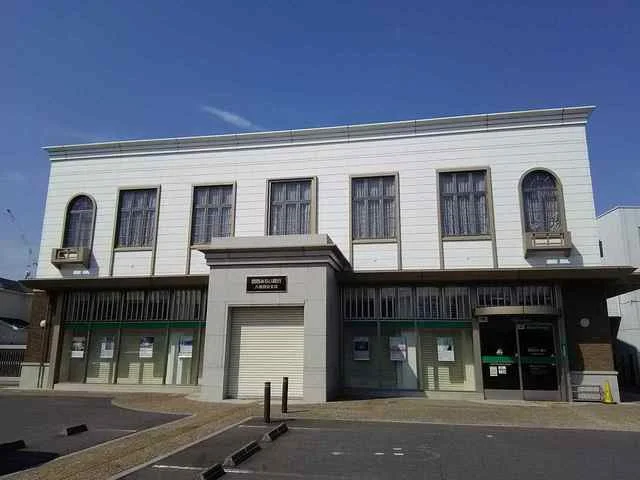 関西みらい銀行八幡駅前支店まで265m