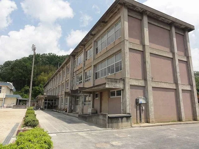 鳥取市立面影小学校まで450m