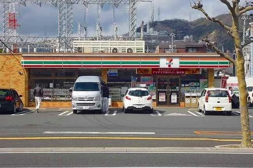 セブンイレブンまで400m