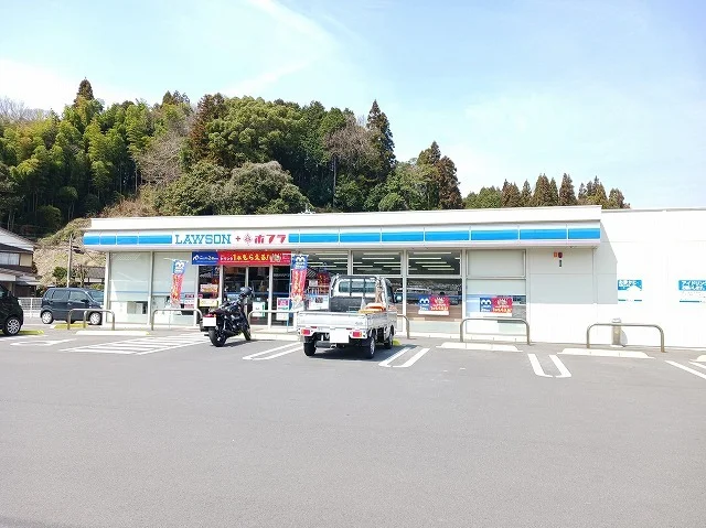 ローソンポプラ光三井店まで270m