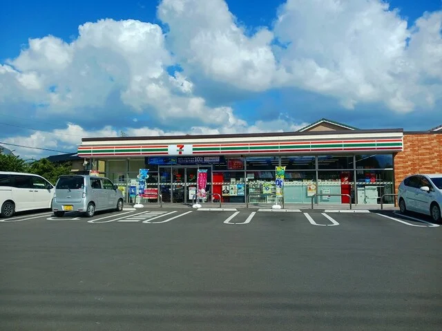 セブンイレブンまで700m