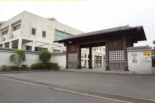 明倫小学校まで1300m