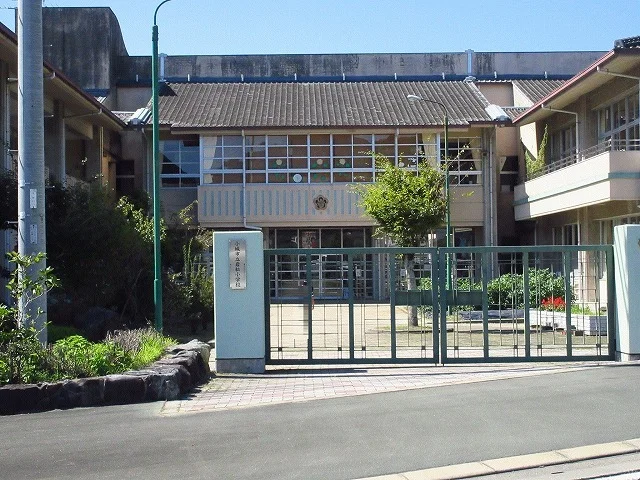 岩松小学校まで180m