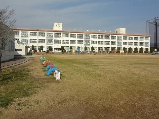 三田川小学校まで1800m