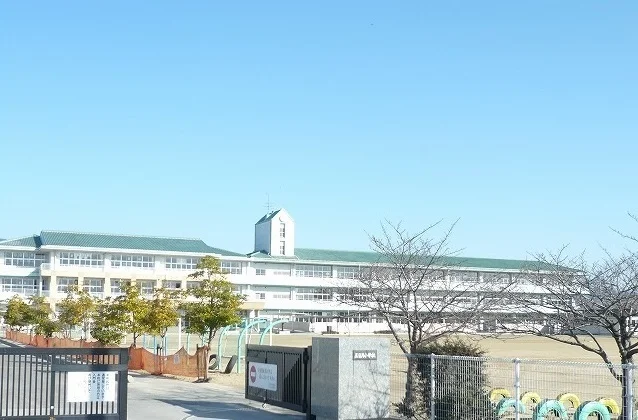 三日月小学校まで1000m