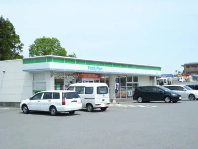 ファミリーマートまで800m