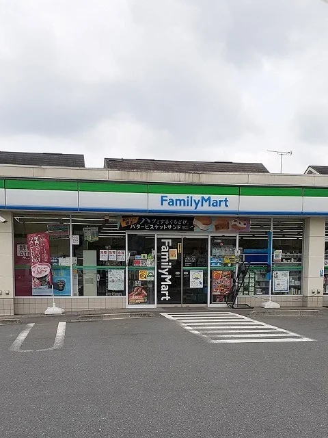 ファミリーマート日の出平井店まで350m