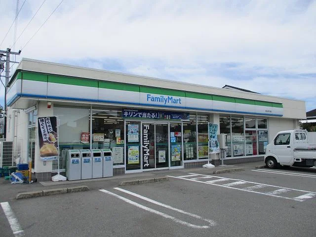 ファミリーマート恒久四丁目店まで550m