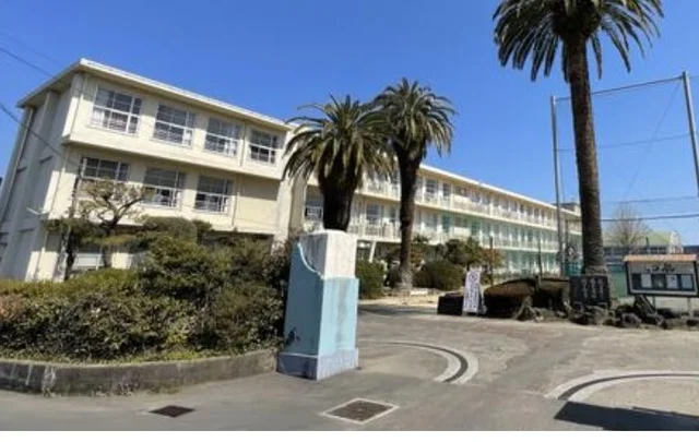 宮崎東中学校まで950m