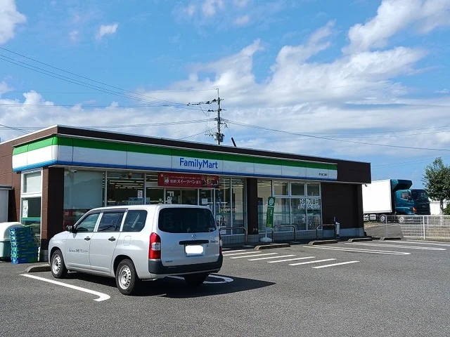 ファミリーマート　大里店まで800m