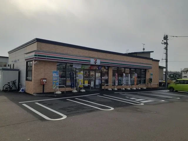 セブンイレブン宮前町店まで750m