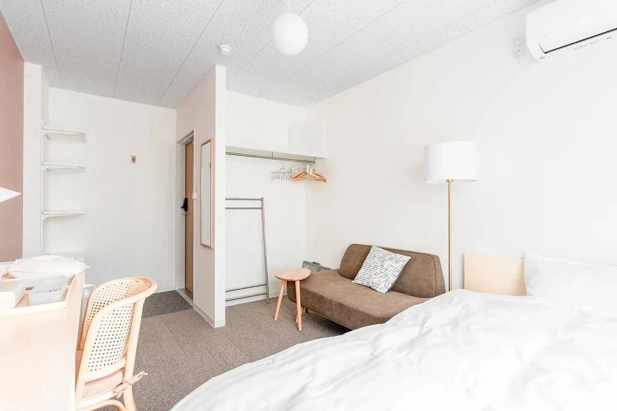 2人でも座れるゆったりとしたソファもございますよ。