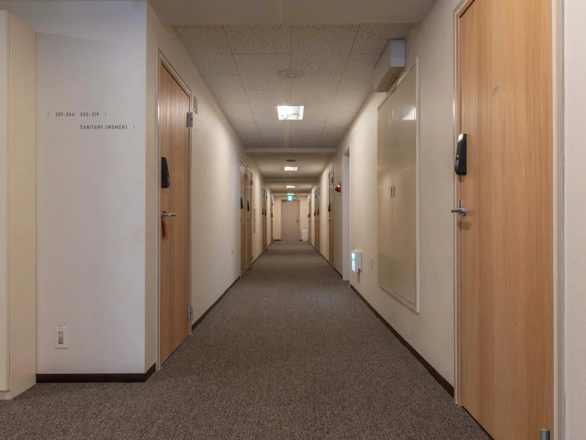 各階には、簡単な調理ができる家電スペースも。キッチンに行くほどでないお食事のご用意はこちらで済ませられます！