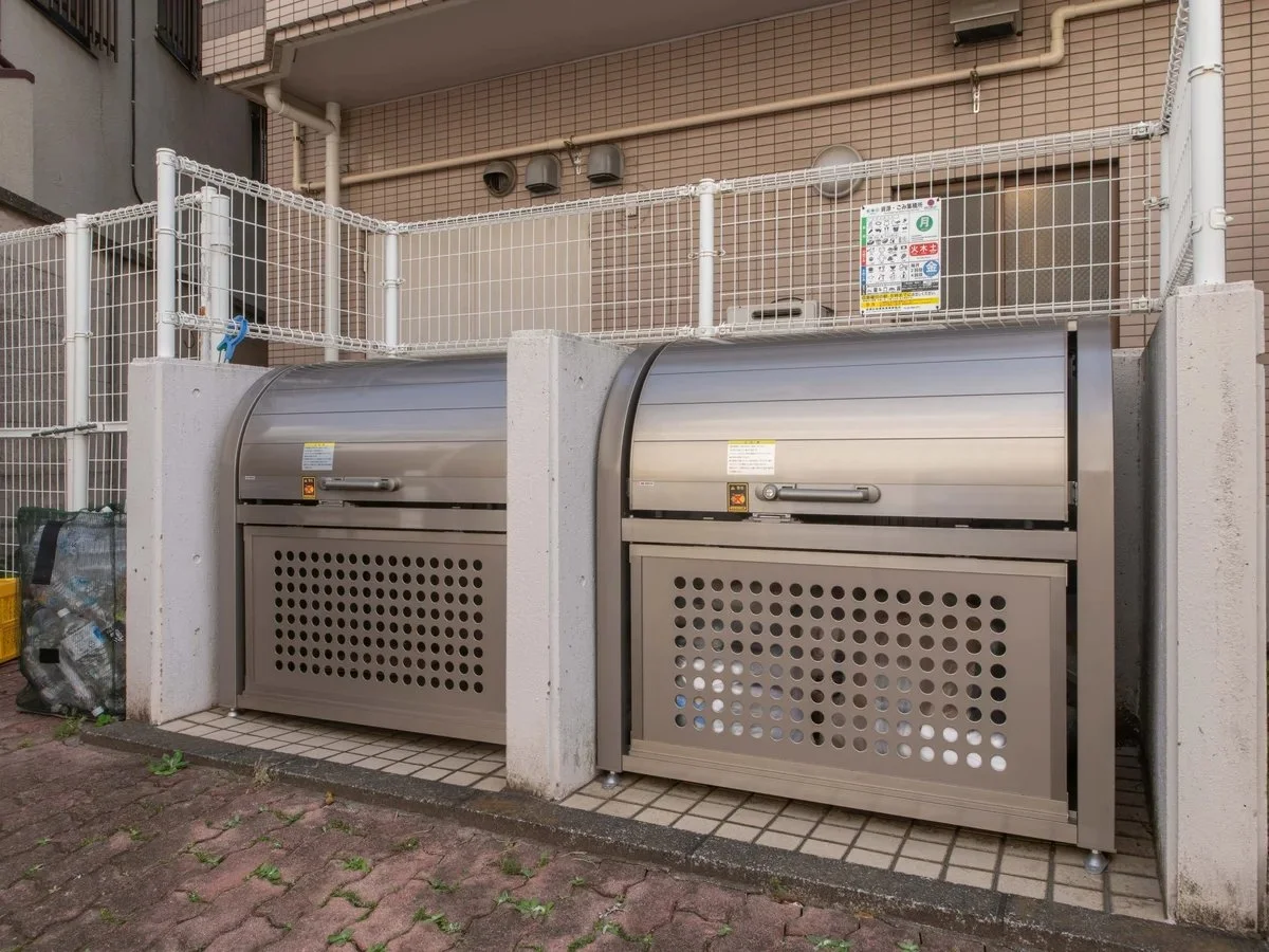 建物裏手に24時間いつでもゴミ出し可能なゴミ捨て場があります。