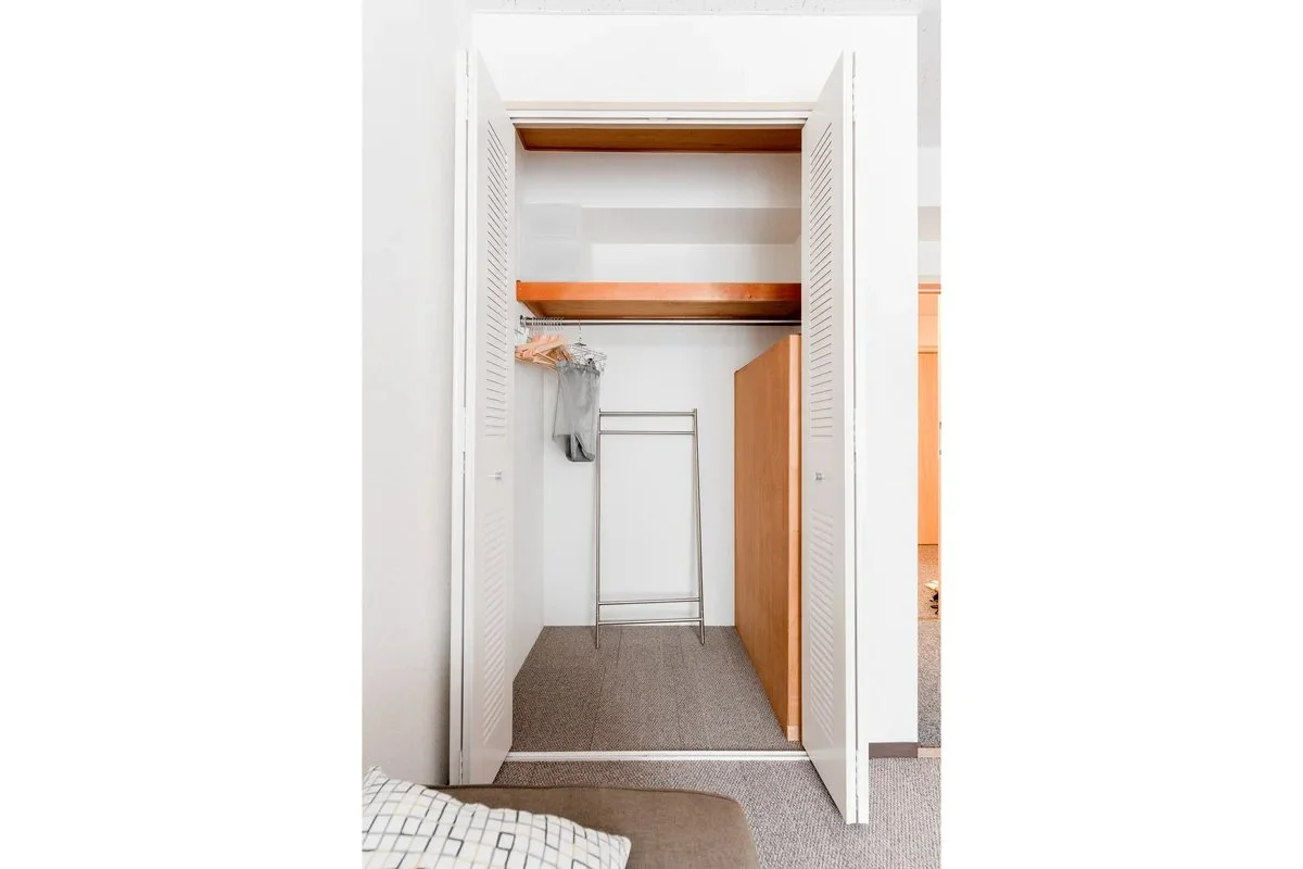 クローゼットには、ハンガー以外にもあったら嬉しい備品たちをご用意。