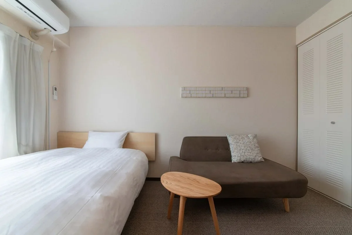 2人でも座れるゆったりとしたソファもございますよ。