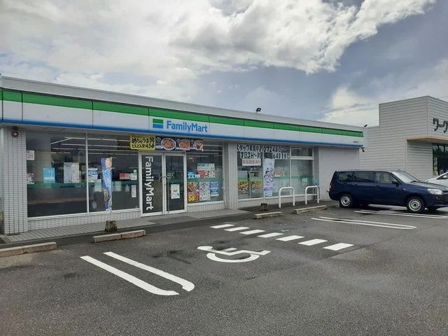 ファミリーマート様まで600m