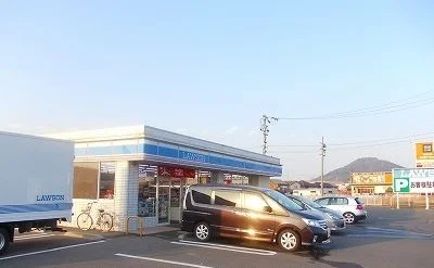 ローソンまで745m