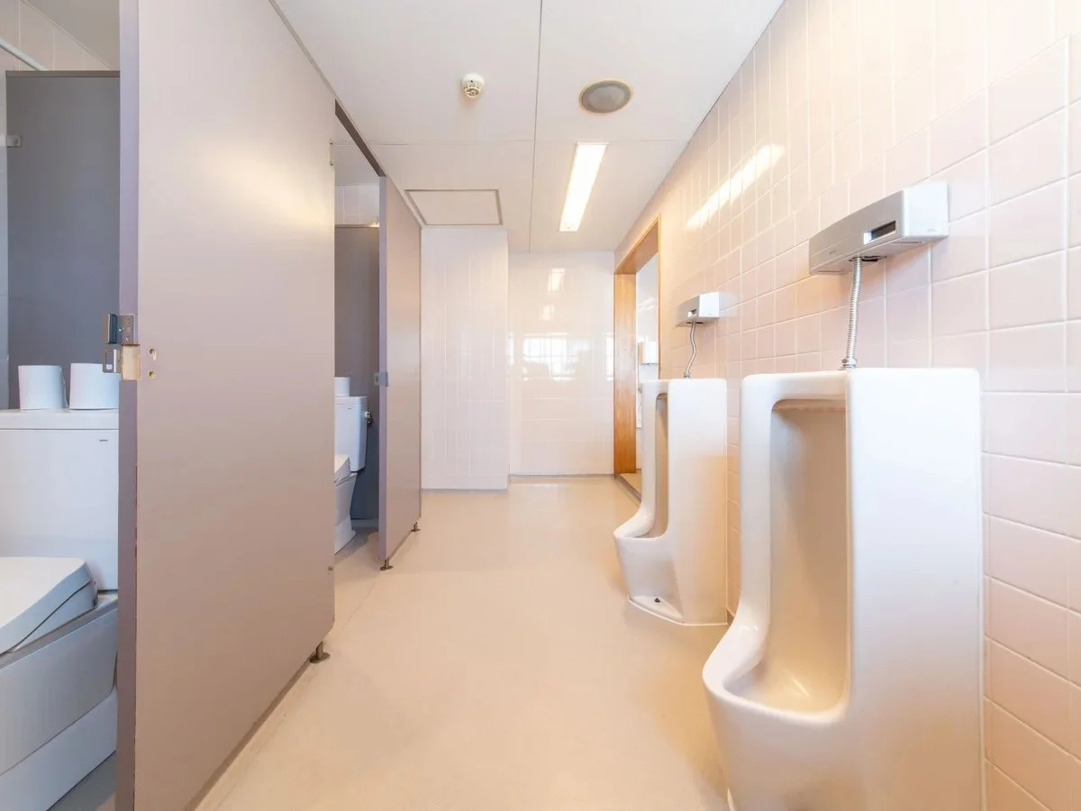 洗面の横にそれぞれお手洗いがあります！