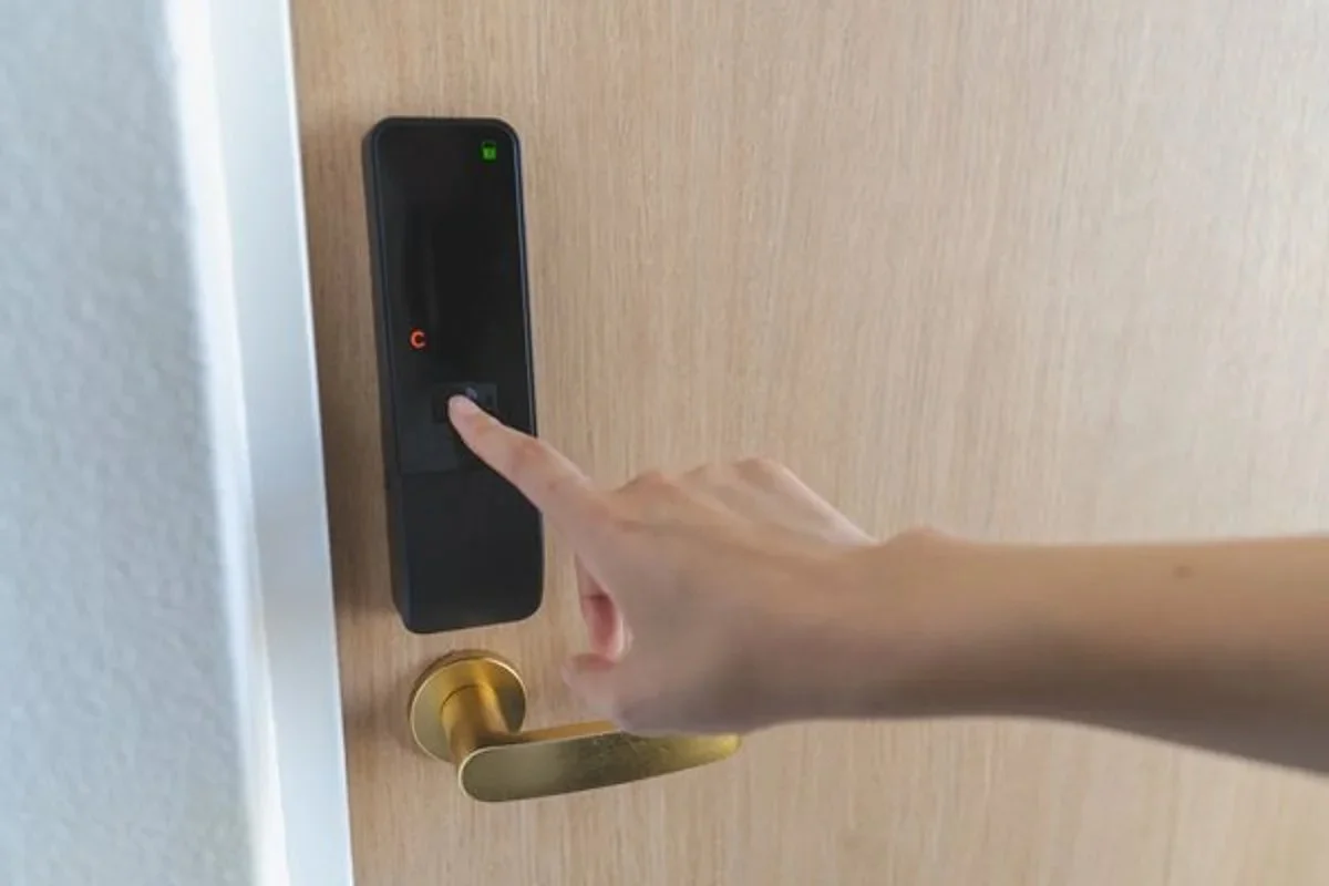 お部屋は電子ロックなので、プライベートな時間を安心して過ごせます。