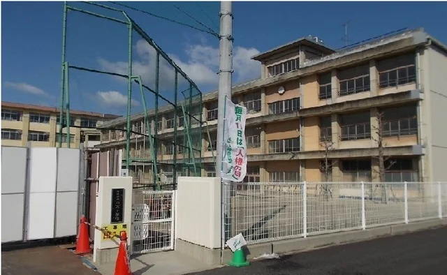 今治市立乃万小学校まで1500m