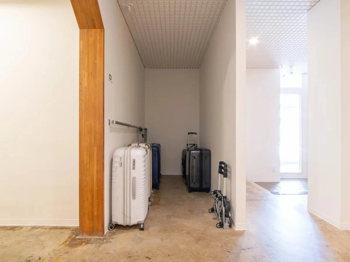 エントランス横にはトランクスペースがありますよ。