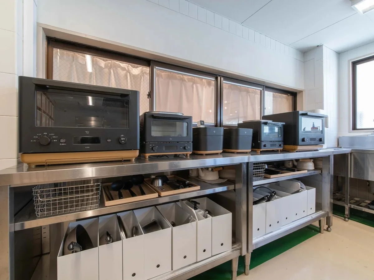 電子レンジや炊飯器、調理器具や冷蔵庫も完備。