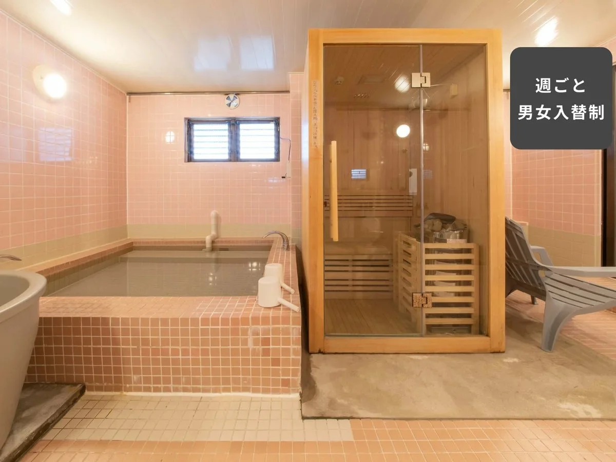サウナは1~2名でお使いいただける木のぬくもりあふれる空間に。