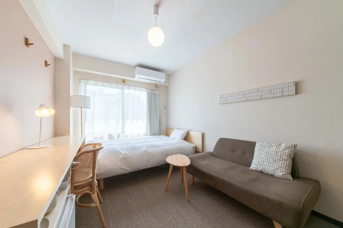 アースカラーを中心に、柔らかな色と素材で作られたお部屋。