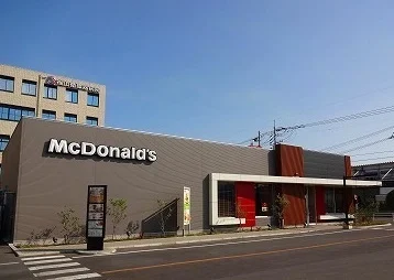 マクドナルドまで700m