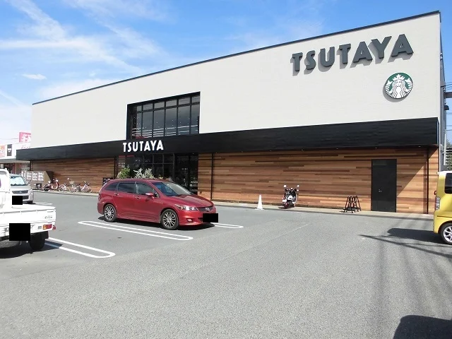 TSUTAYA・スタバ伊勢丘店まで1800m