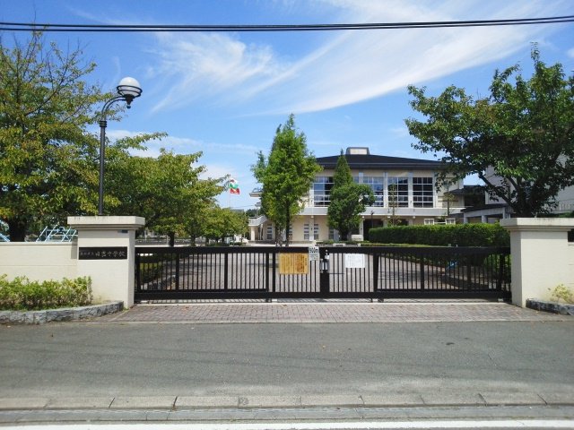 熊本市立日吉中学校まで700m