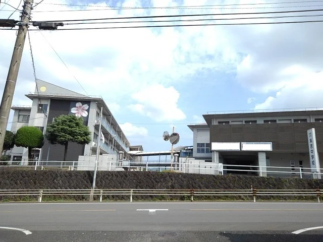 末吉中学校まで1100m