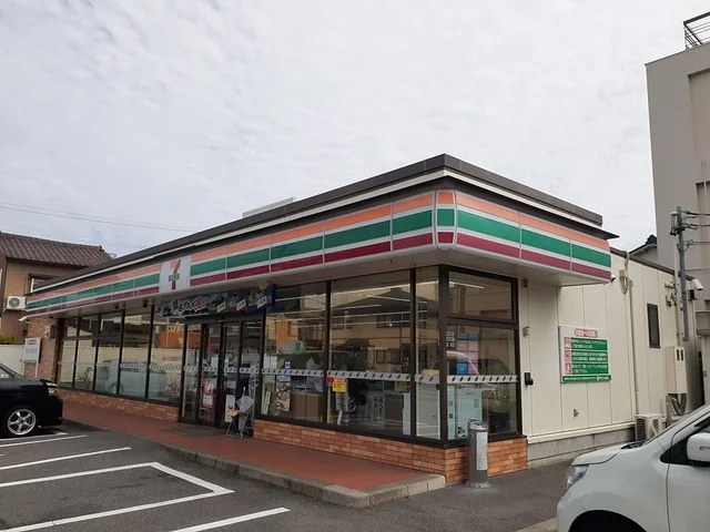 セブン-イレブン 味美白山町店まで95m