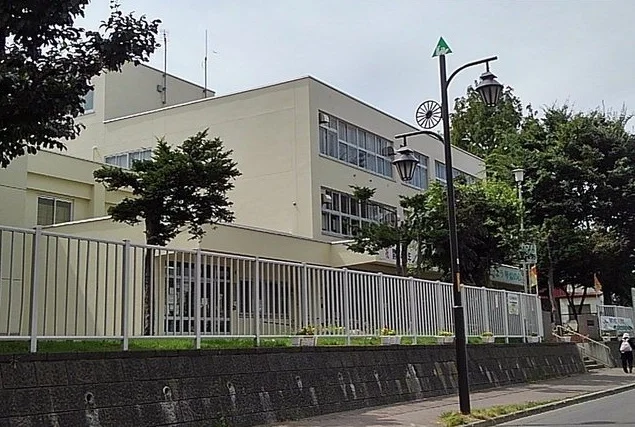 琴似小学校まで720m