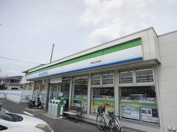 ファミリーマートまで800m