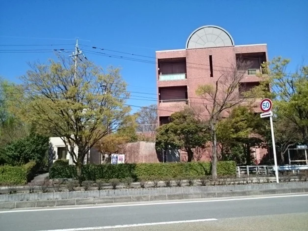 滑川市立図書館まで1200m