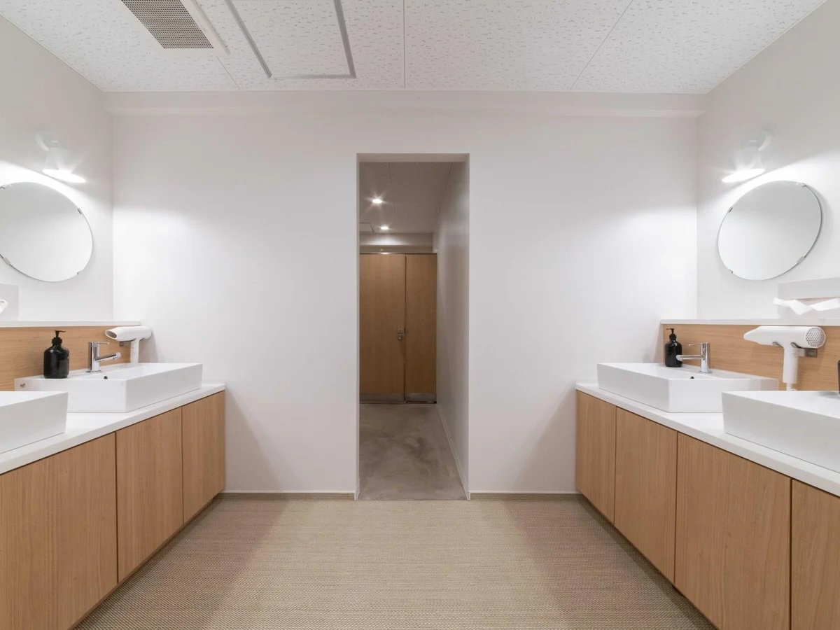 2階の女性トイレはゆったり広めです。
